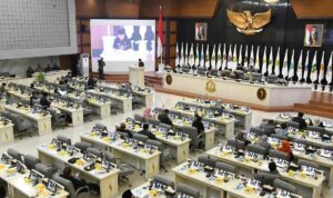 Suasana rapat paripurna membahas Rancangan Peraturan Daerah Prakarsa (kompas.com)
