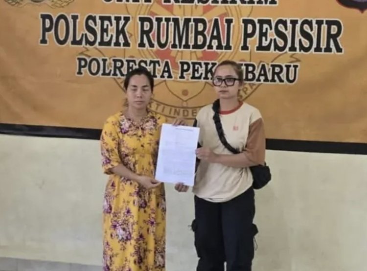 wanita paruh baya yang kedapatan mencuri puluhan kaleng sarden dari sebuah kios (kompas.com)