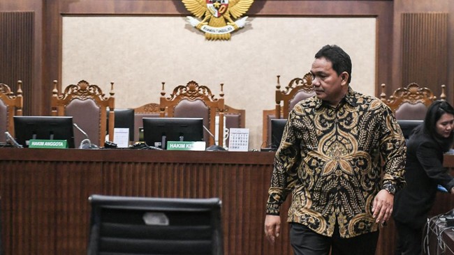 Eks Anggota BPK Achsanul Qosasi Bebas Bersyarat (detik.com)
