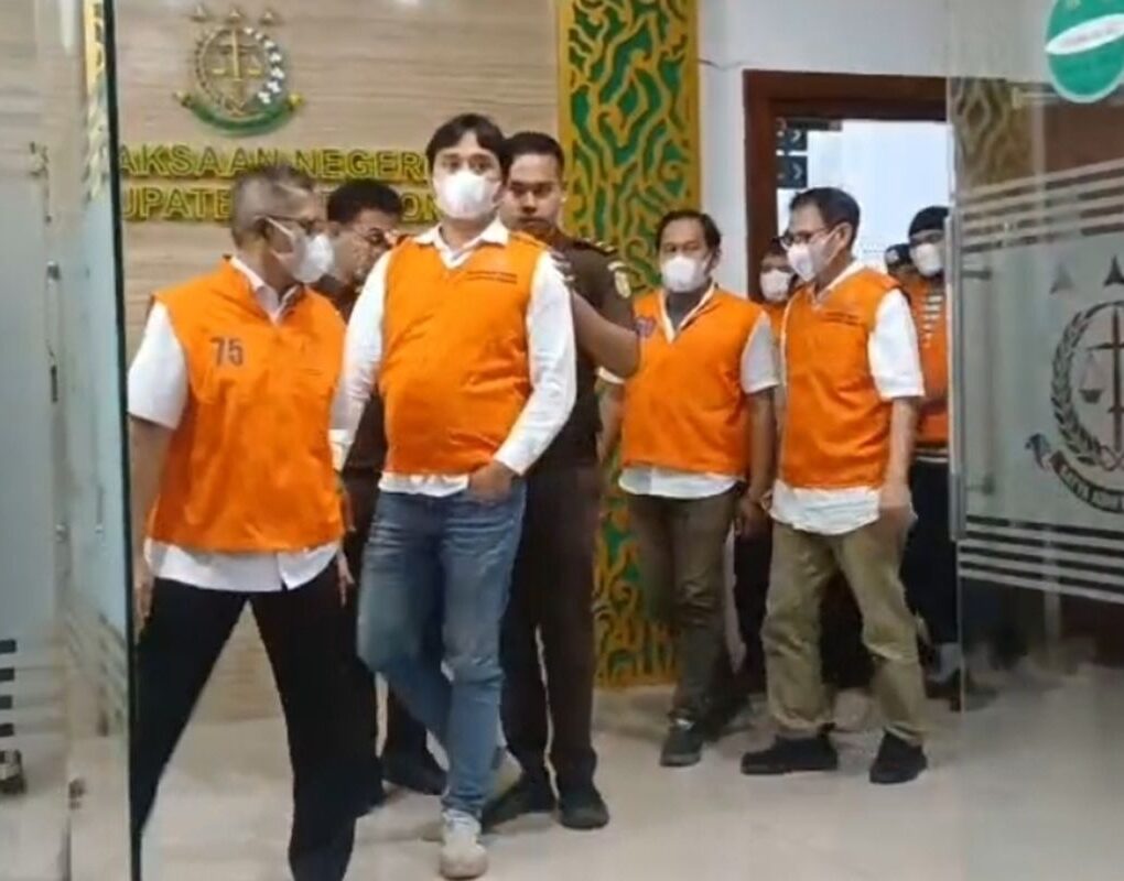 Kejari Kabupaten Cirebon Jawa Barat menunjukan tujuh tersangka (Kompas.com)