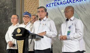 Menaker Yassierli Terbitkan SE Larangan Penahanan Ijazah dan Dokumen Pekerja (kompas.com)