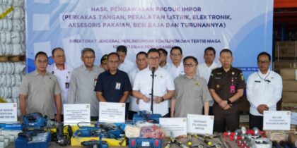 Kementerian Perdagangan (Kemendag) telah menyita lebih dari 1 juta unit barang impor ilegal asal China (kompas.com)