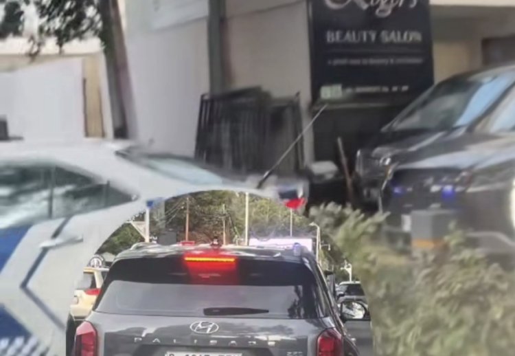 pengendara mobil ini keluar dari salon Dikawal Polantas(Lambeturah.co.id)