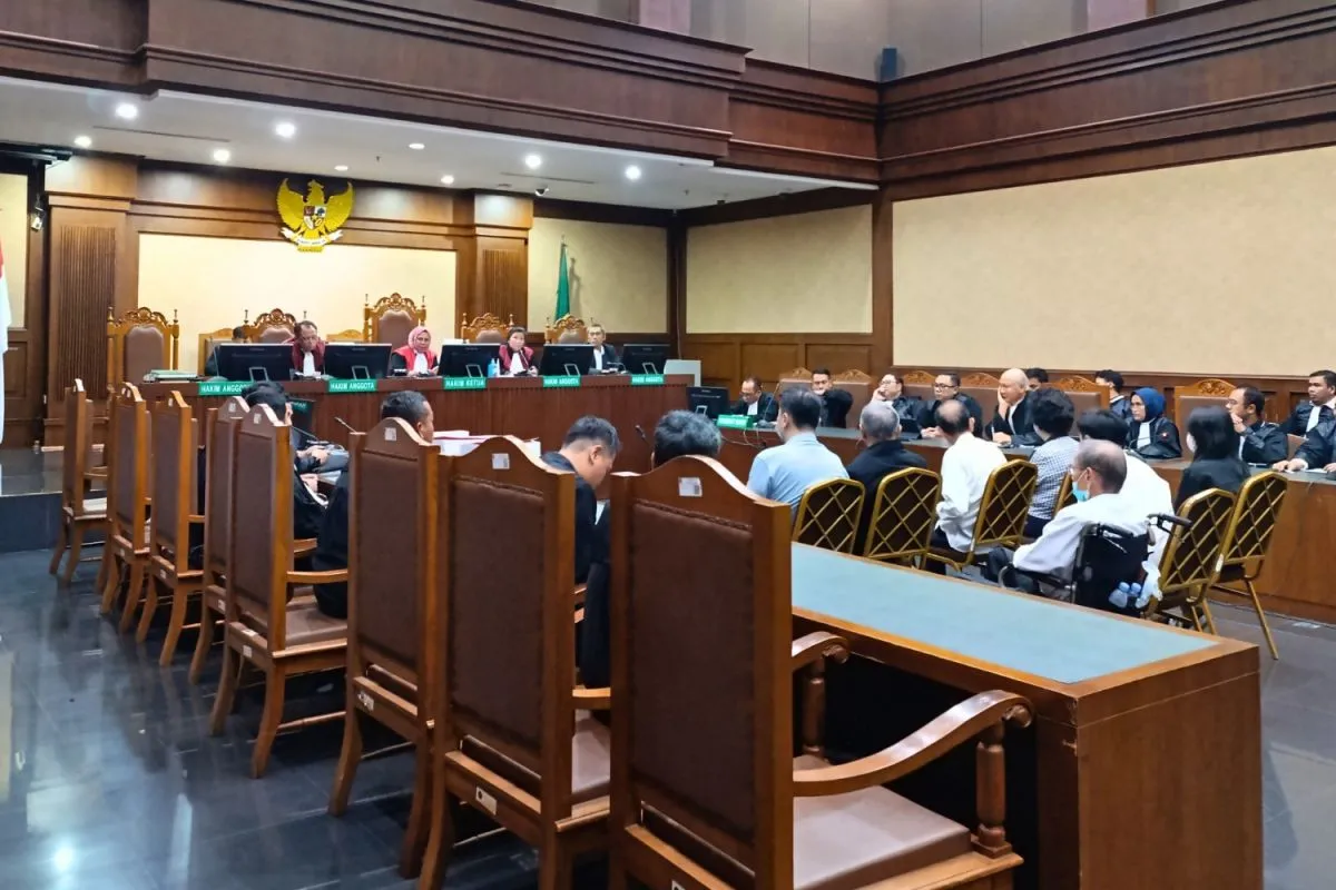 Tujuh terdakwa pihak swasta kasus dugaan korupsi tata kelola komoditas emas Antam (detik.com)