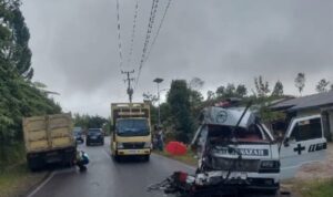 Ambulans Pembawa Jenazah Alami Kecelakaan Maut di Humbahas, Sopir Gugur dalam Tugas (lambeturah.co.id)