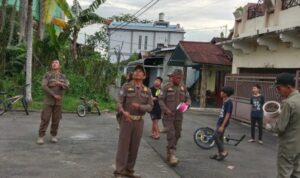 bermain layangan di area yang tidak semestinya dikenakan denda (Lambeturah.co.id)