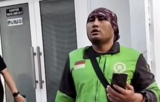 Bayi Dipaketkan ke Ojol di Medan (lambeturah.co.id)
