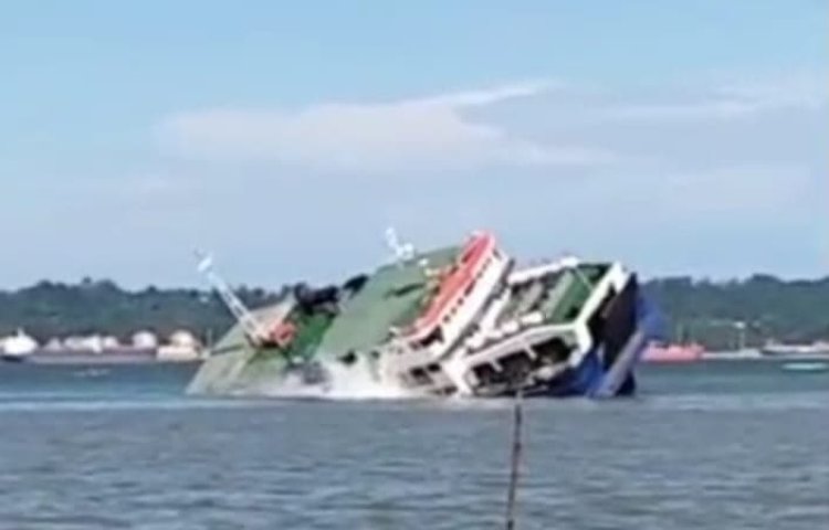Kapal ferry penyebrangan Penajam Paser Utara karam (lambeturah.co.id)