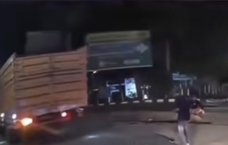 Sopir truk dipalak sejumlah pria(Lambeturah.co.id)