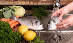 Masakan Ikan Bebas Bau Amis? Coba 5 Tips Jitu Ini!