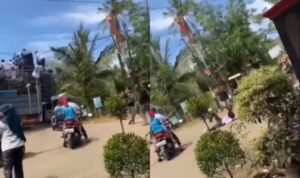 Truk Fuso Sound Horeg Nyangkut Kabel di Karnaval Pati (Lambeturah.co.id)