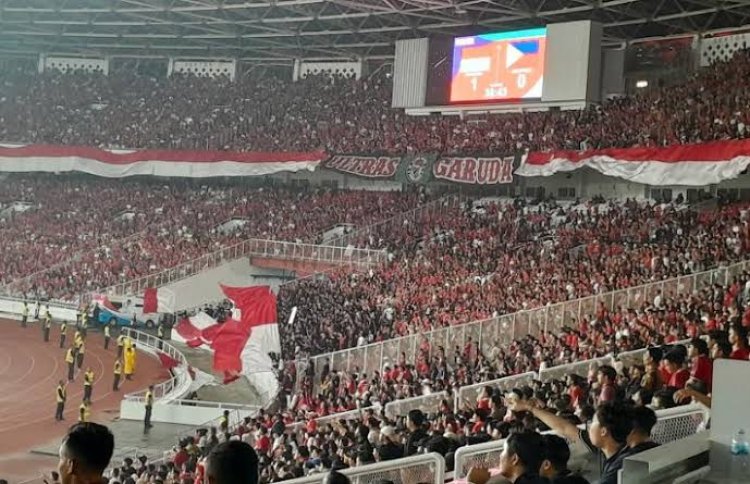VIRAL! Nyanyian Suporter Indonesia di Menit 80 Bikin PSSI Terancam Sanksi FIFA (lambeturah.co.id)