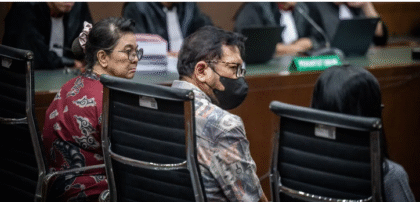 Terdakwa kasus dugaan suap vonis bebas Gregorius Ronald Tannur, Zarof Ricar (kedua kanan) (detik.com)