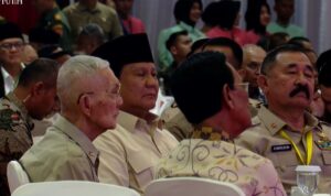 Presiden Prabowo Subianto dan Wapres ke-6 Try Sutrisno duduk semeja di Halal Bihalal Purnawirawan TNI AD (lambeturah.co.id)