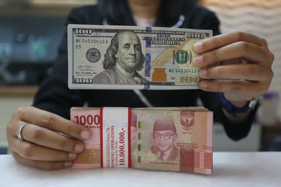Defisit Fiskal AS Tekan Dolar, Nilai Tukar Rupiah Berpeluang Naik