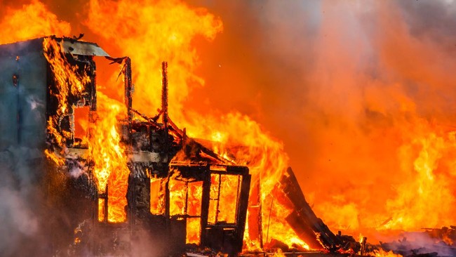 Kebakaran Hebat di Dairi, 3 Rumah Semi Permanen Ludes Dilalap Api, Kerugian Capai Ratusan Juta