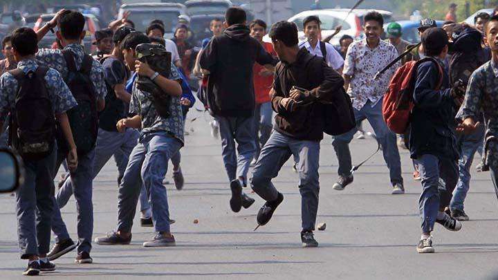 33 Remaja Tawuran di Jakarta Ditangkap, Polisi Sita Senjata Tajam dan Narkoba Sintetis