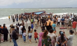 Kapal karam membawa wisatawan dari Pulau Tikus, Bengkulu (kompas.com)