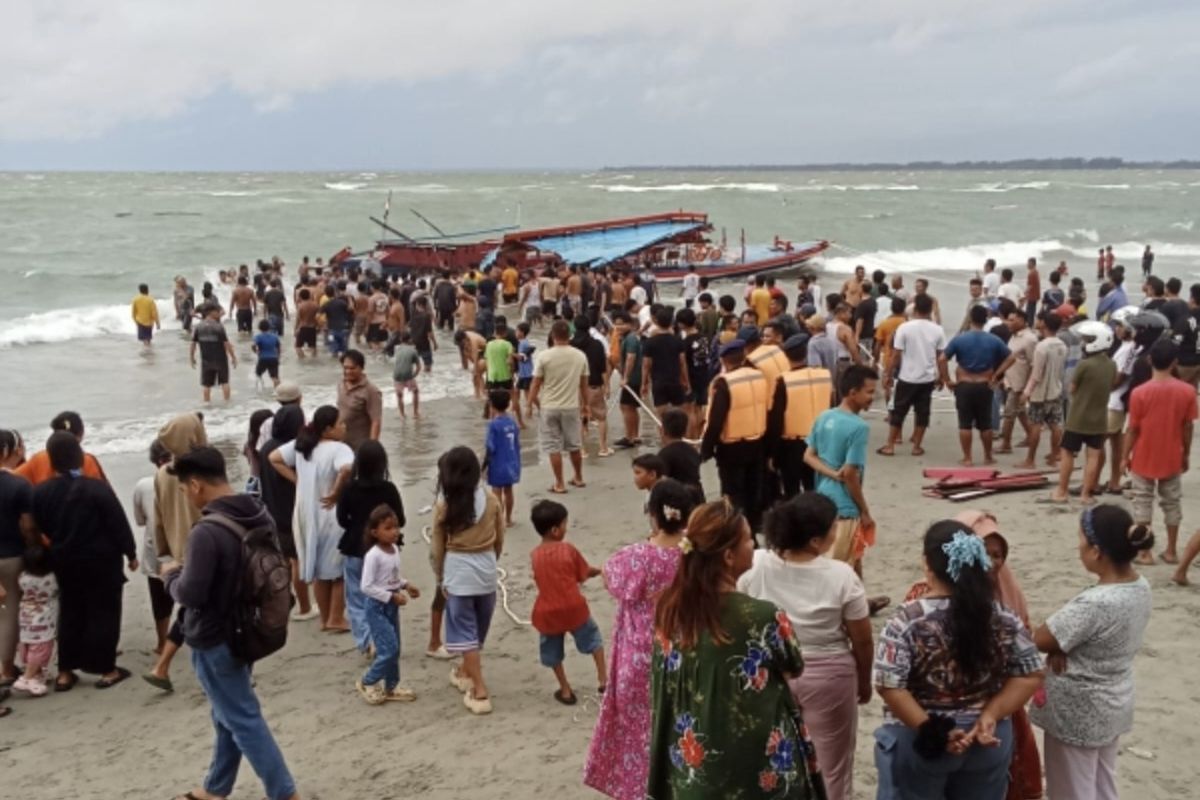 Kapal karam membawa wisatawan dari Pulau Tikus, Bengkulu (kompas.com)