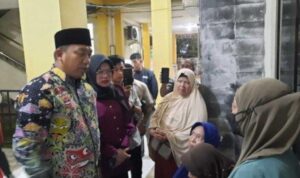 Keluarga korban saat berada di RSUD Abdoer Rahem Situbondo (Sumber foto Tribun medan)