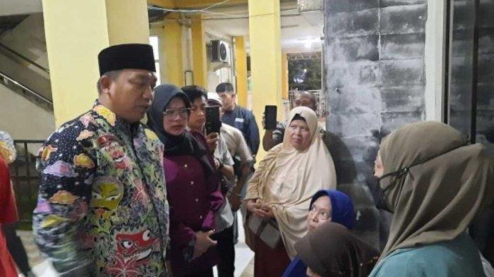 Keluarga korban saat berada di RSUD Abdoer Rahem Situbondo (Sumber foto Tribun medan)
