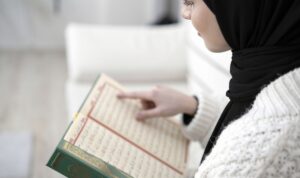 Keutamaan Hari Jumat dan Amalan Sunnah yang Cocok Dikerjakan Muslimah