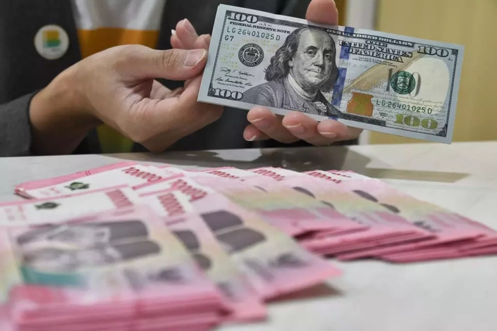 Nilai Tukar Rupiah Melemah Jadi Rp16.461 per Dolar AS