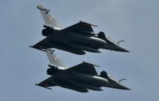 Militer Pakistan Klaim Tembak Jatuh Dua Pesawat Tempur India di Tengah Ketegangan Perang Kashmir