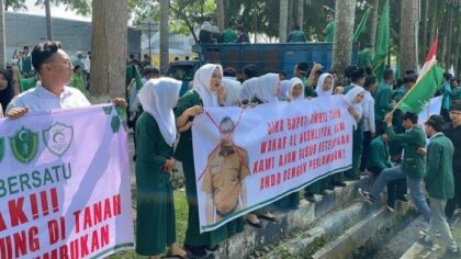 Ribuan Massa Al Washliyah Demo Aset di Kantor Bupati Deli Serdang