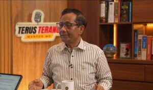 Roy Suryo Ungkap Kecurigaan soal Ijazah Jokowi, Ada Hubungan dengan Mahfud MD