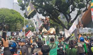 Ratusan Driver Ojol Demo di Kantor Gubernur Sumut, Tuntut Tarif Manusiawi dan Regulasi Ojol