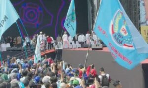 Sejumlah Pejabat Hadiri Acara Hari Buruh Internasional di Lapangan Monas