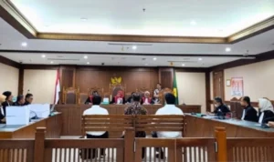 Tiga terdakwa kasus dugaan korupsi pengadaan APD COVID-19 Kemenkes (kompas.com)