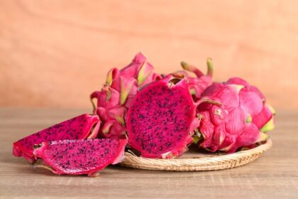 Tips Memilih Buah Naga Segar, Perhatikan Aroma dan Kulitnya!