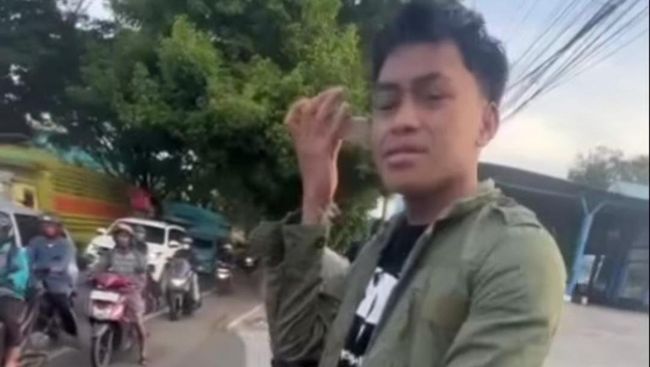Viral Pemuda Anak Pensiunan Polri Acungkan Jari Tengah Saat Ditilang Polisi