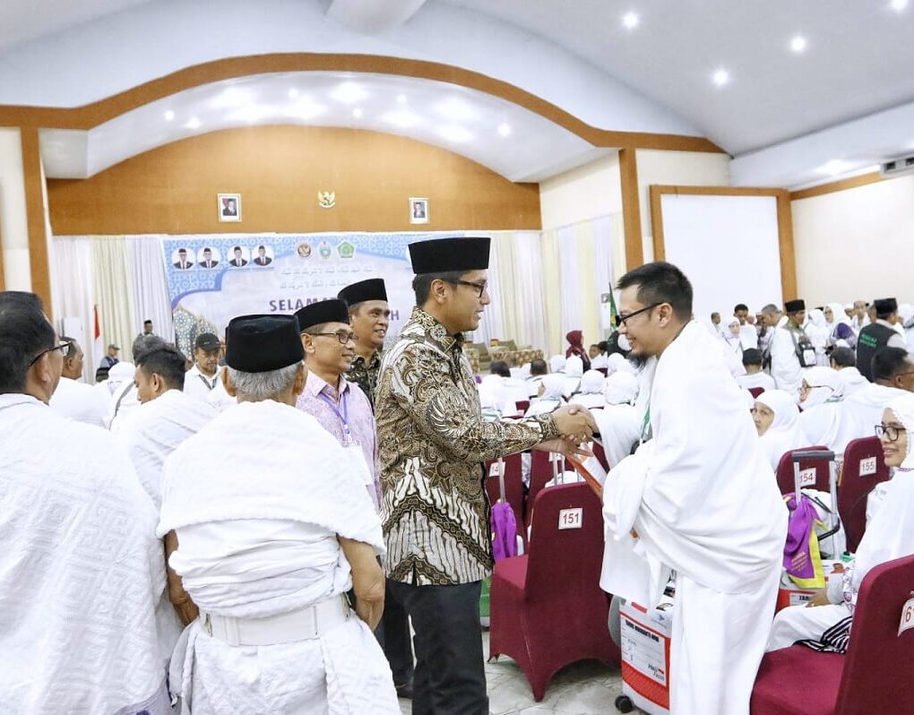 Wali Kota Lepas 239 Jemaah Calon Haji Asal Medan