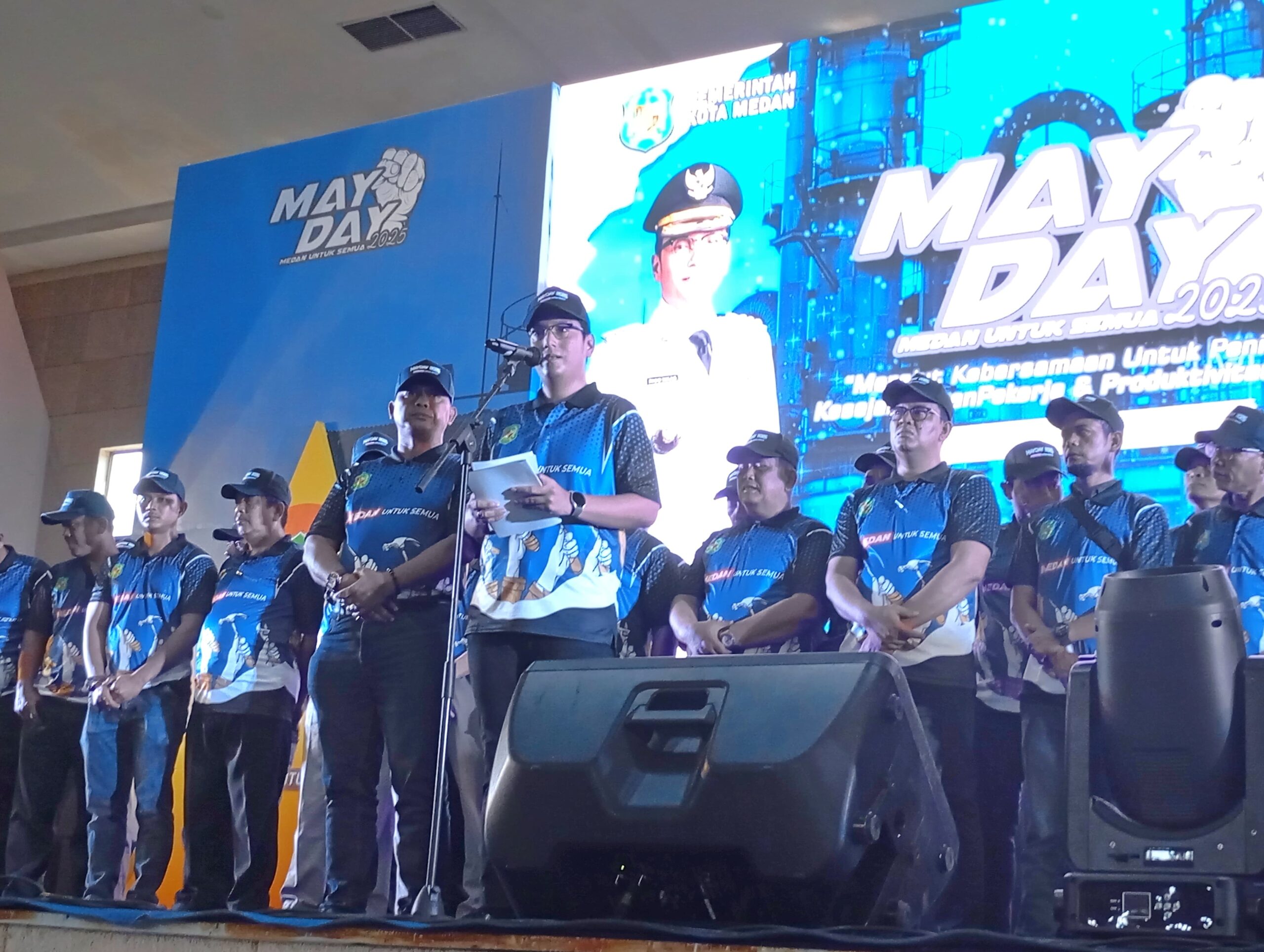 Wali Kota Medan Rico Waas menyampaikan sambutannya saat hari Buruh nasional di Pardede Hall Medan, Kamis (1/5)2025). BP/erwan