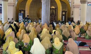 Foto jamaah Muhammadiyah Pasaman Barat saat berada di masjid Agung Baitil Ilmi Simpang Ampek saat gelar Silahturahmi dan Syawalan 1446 Hijriyah ( 1 Mei 2025 )