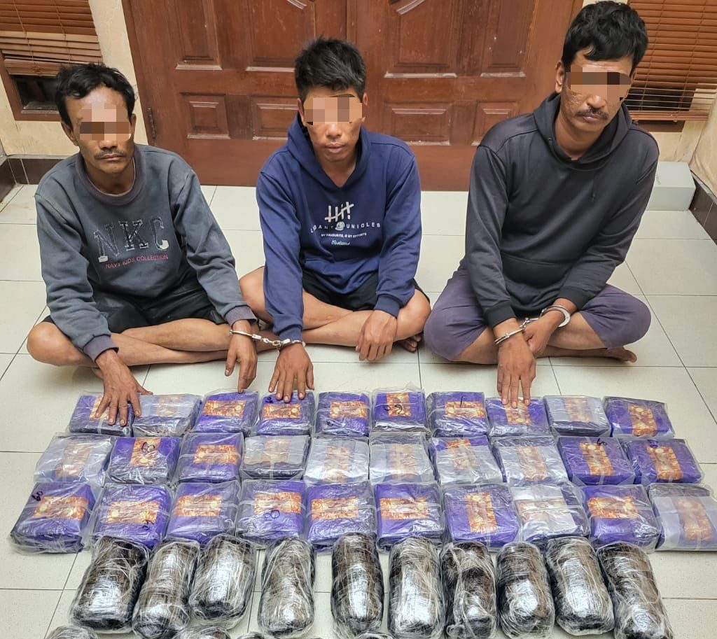 Pelaku yang diamankan petugas kepolisian.(Istimewa)
