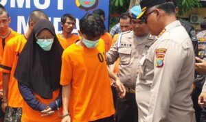 Kedua pelaku ketika diwawancarai Kapolrestabes Medan.(Istimewa).
