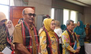 Tim Supervisi Provinsi Sumut saat disambut Ketua TP PKK Tapsel, Ny Murni Gus Irawan di Gedung Serbaguna Komplek Perkantoran Tapsel, Selasa (6/5-25). Foto : BP/Ist