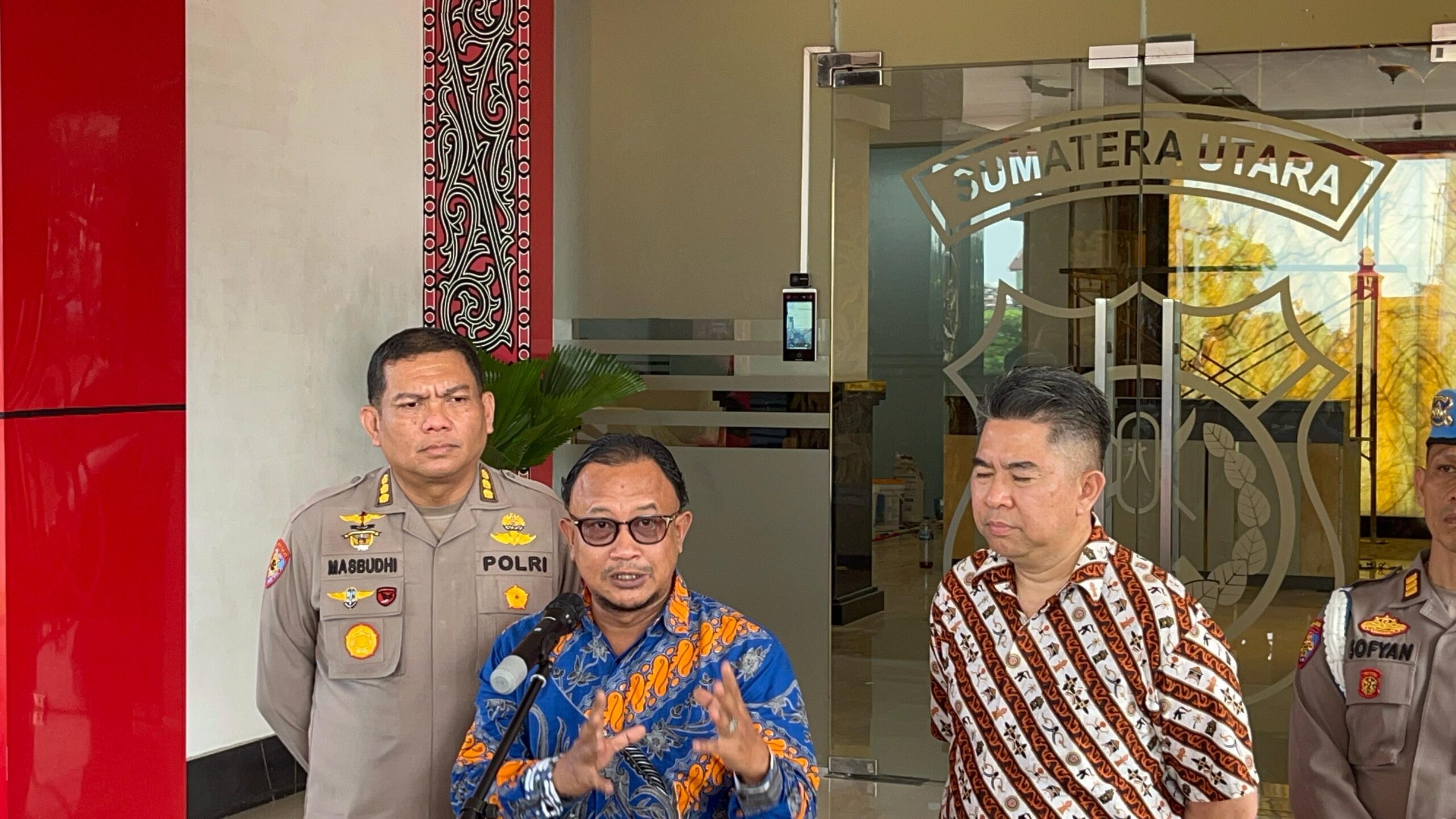 Kompolnas Choirul Anam memberikan keterangan.(Istimewa)