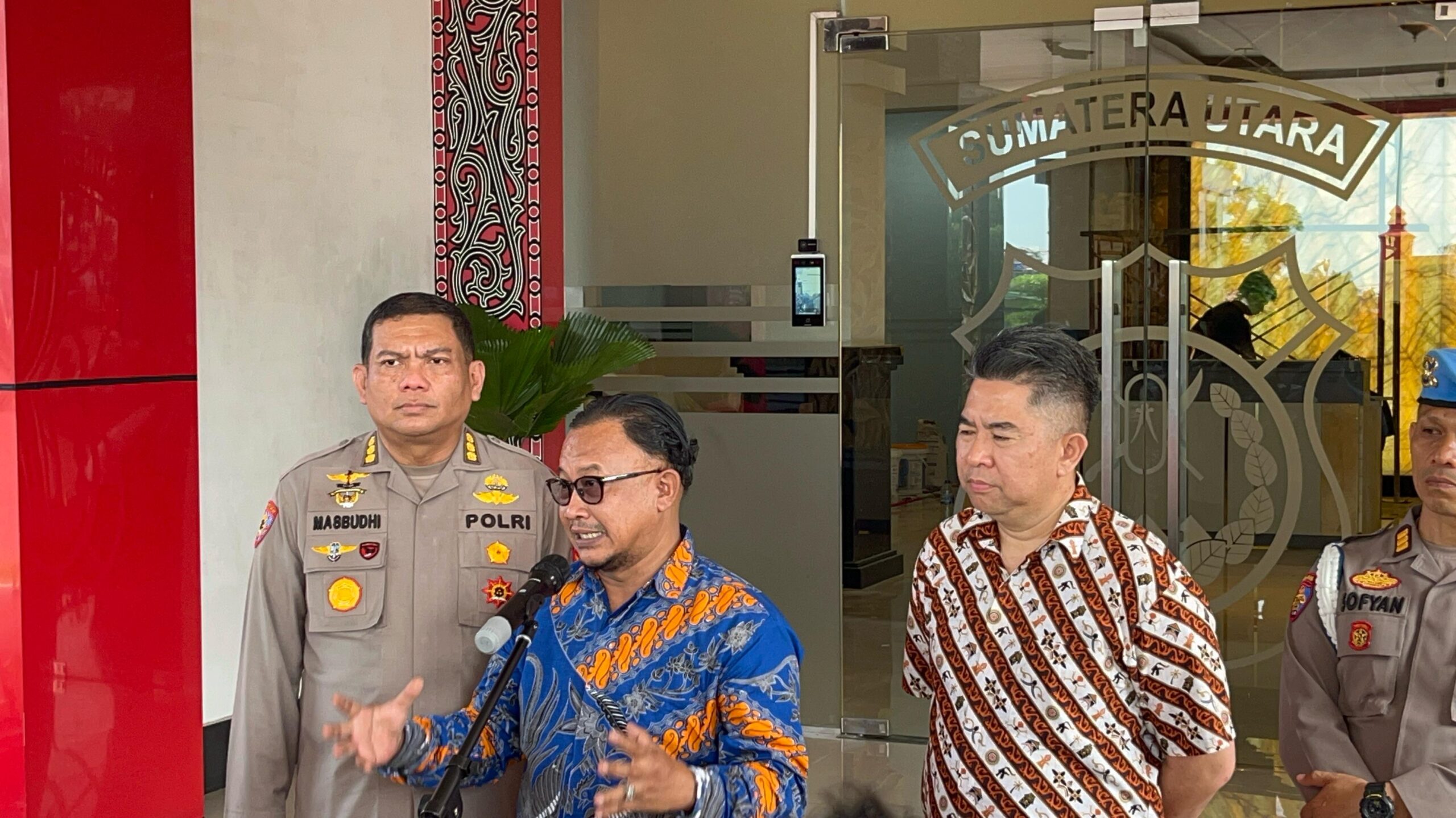Kompolnas Choirul Anam memberikan keterangan.(Istimewa)