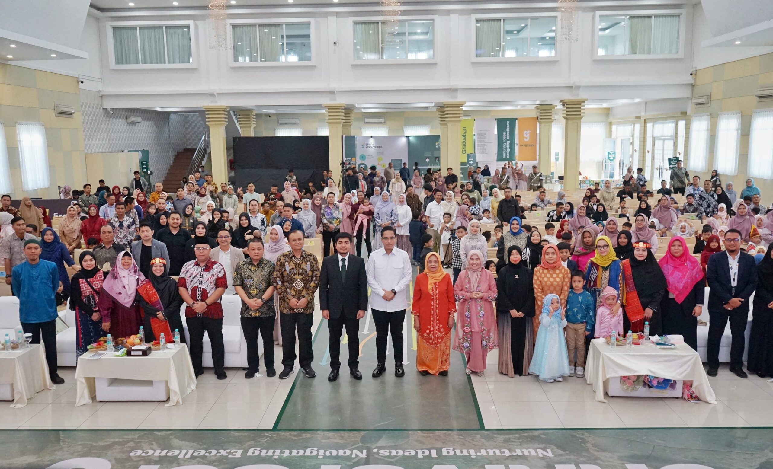 Wali Kota Medan Rico Wass saat foto bersama. BP/erwan