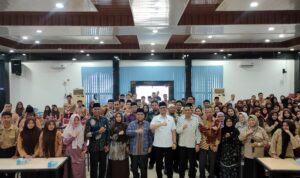 Foto bersama usai acara sosialisasi antara UDI dan Pemko Tanjungbalai di Aulas Dinas Pendidikan Kota Tanjungbalai. BP/erwan