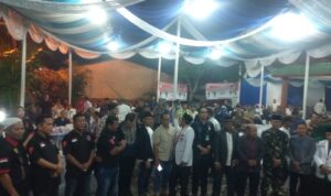 Wali Kota Medan Rico Waas foto bersama saat acara Halal bi Halal dan Syukuran Appsindo Kota Medan di Jalan Bromo Medan, Jumat (16/5/2025) malam. BP/erwan