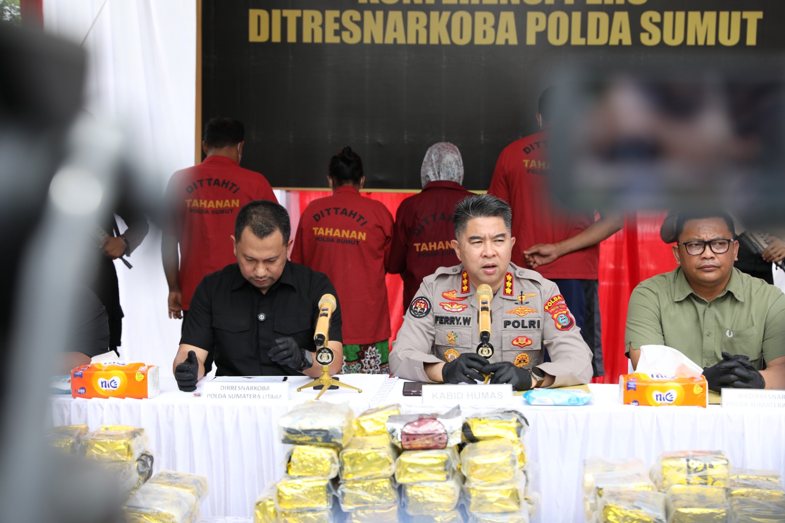 Kepolisian ketika memaparkan pengungkapan kasus narkotika.(Istimewa)