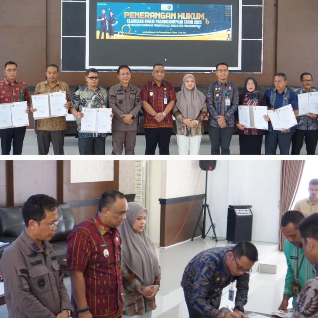 Wakil Wali Kota Padangsidimpuan Harry Pahlevi dan Kajari Serta Ketua DPRD Padangsidimpuan saat menyaksikan penandatanganan pakta integritas PAD dan foto bersama di Aula Bapelitbangda, Kamis (22/5-25). Foto : BP/Ist