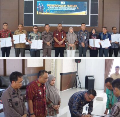 Wakil Wali Kota Padangsidimpuan Harry Pahlevi dan Kajari Serta Ketua DPRD Padangsidimpuan saat menyaksikan penandatanganan pakta integritas PAD dan foto bersama di Aula Bapelitbangda, Kamis (22/5-25). Foto : BP/Ist