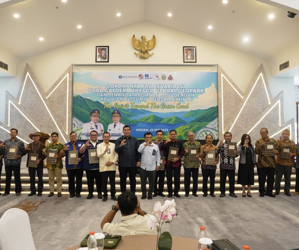 Kepala BI Perwakilan Sumut bersama Plt Kadisdik dan Badan Pengelola Geopark Toba Caldera.(Istimewa).
